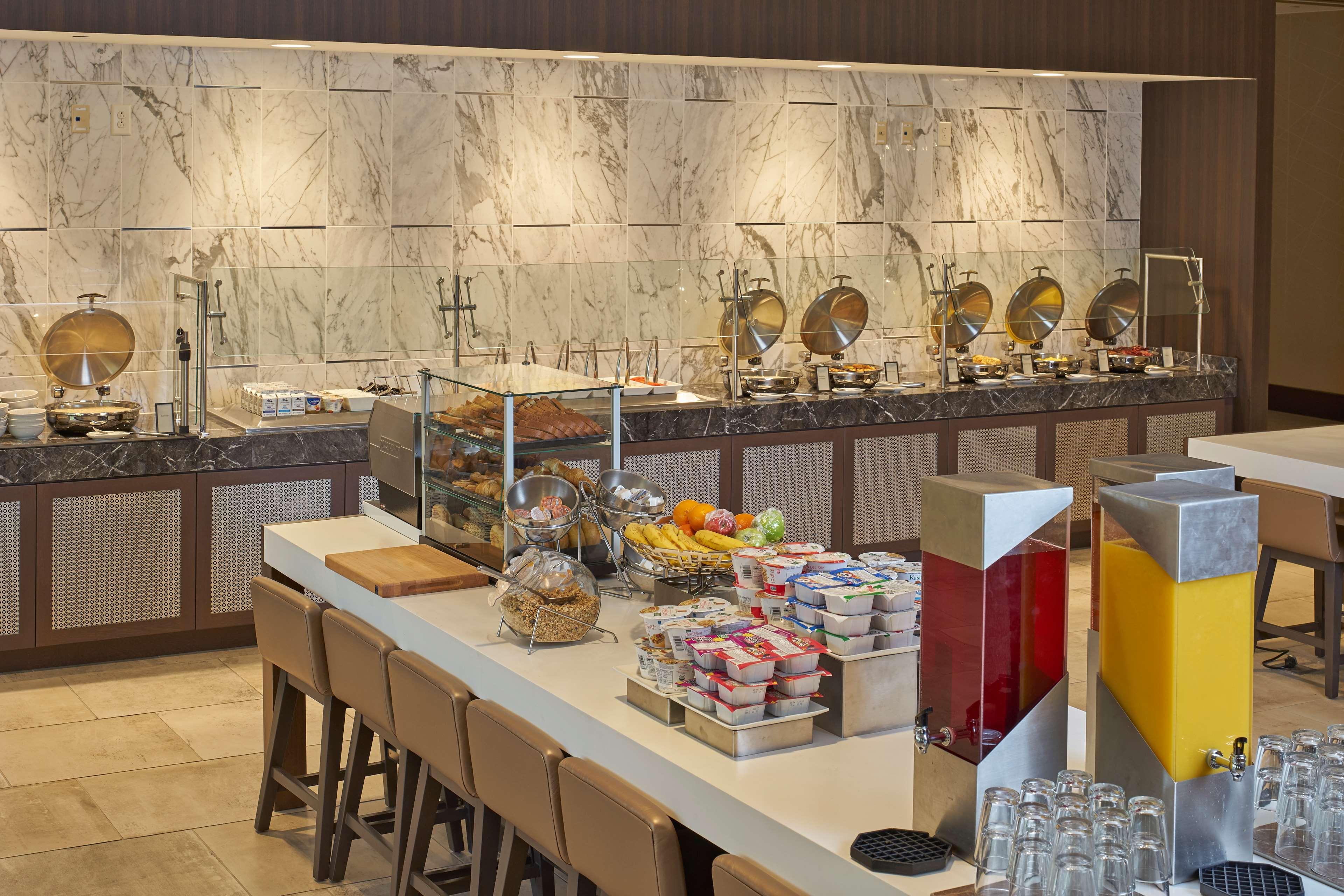 Hotel Hilton Raleigh North Hills Restaurant foto